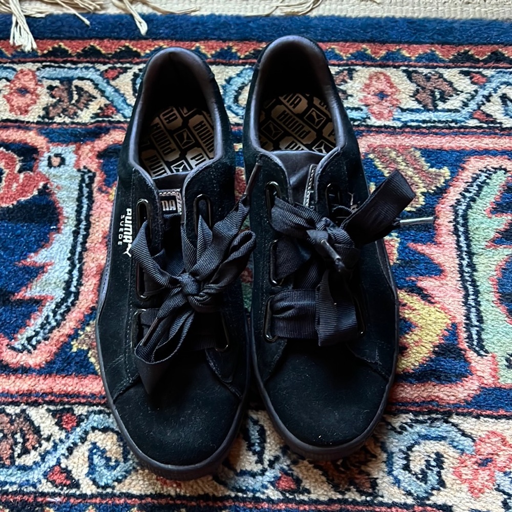 Womens puma suede black sneakers size 9